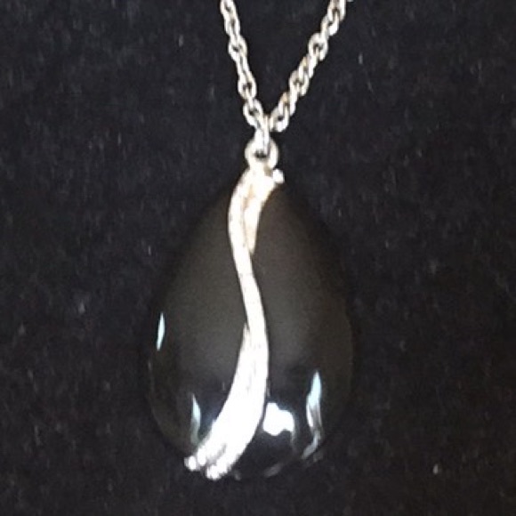 Simon Chang giftbox included necklace/earrings set - Picture 4 of 7